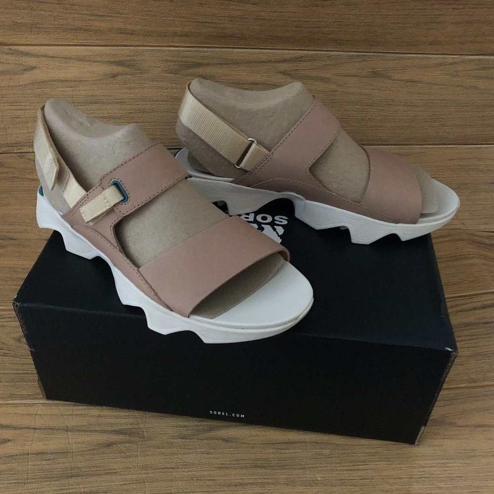 Sorel Kinetic Leather Kinetic Scallop Sole  women Sandals, 9, NIB
